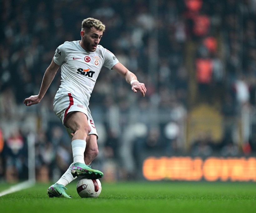 Galatasaray, Beşiktaş'ı yeni stadında ilk kez yenerek liderliğini sürdürdü - Resim : 10