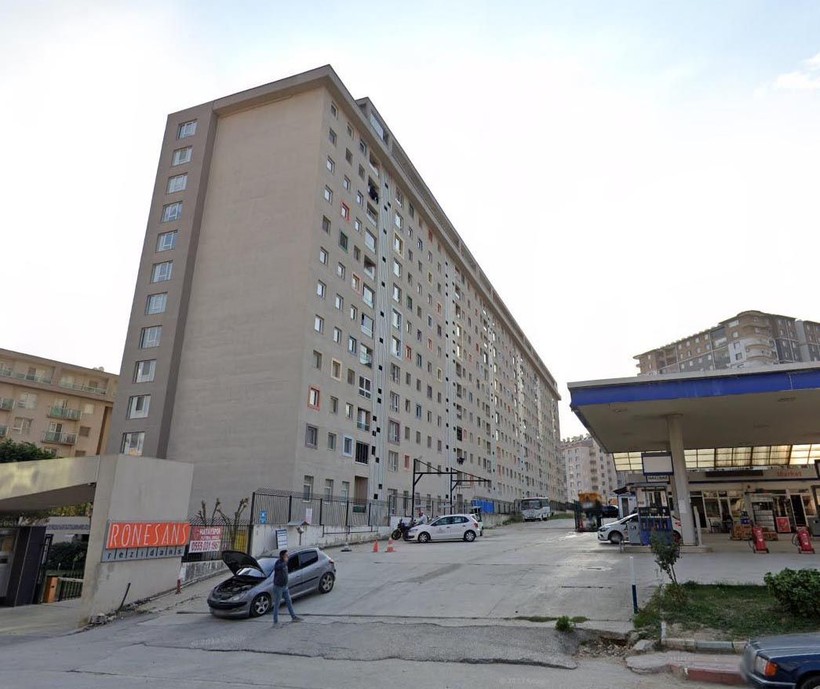 Hatay'da 2013 yılında yapımı tamamlanan 12 katlı 250 daireli Rönesans Rezidans, depremde yerle bir oldu - Resim: 2