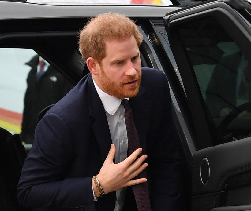Prens Harry ve eşi Meghan'ın belgeselinin yankıları devam ederken Harry'nin tartışmalı anı kitabı 'Spare' raflardaki yerini aldı - Resim: 1