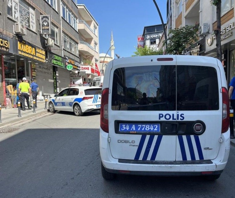 İstanbul'da kan donduran ölüm! Fenalaşıp yola düştü, üzerinden servis geçti: O anlar kamerada - Resim: 10