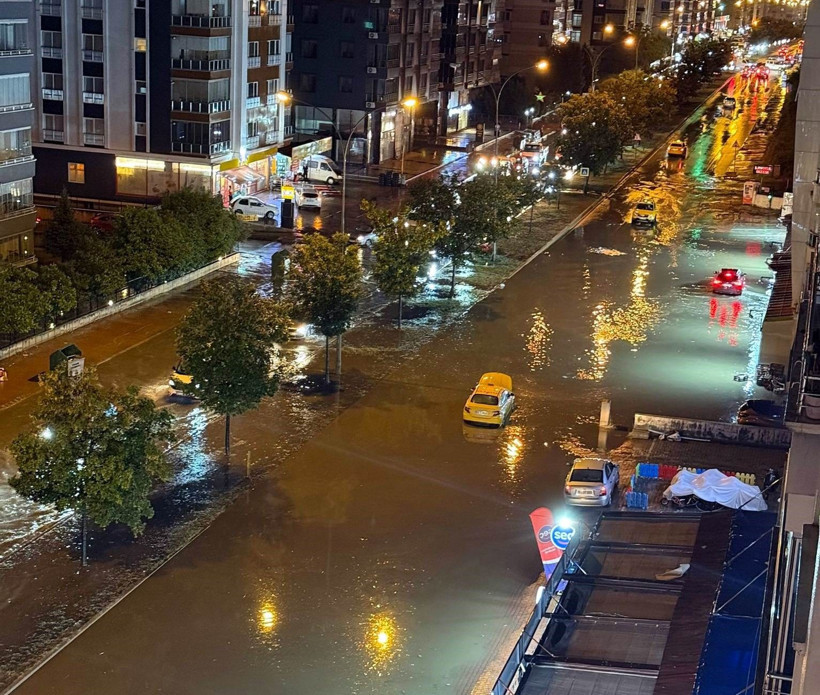 Samsun'da sağanak yağış: Atakum'da ev ve iş yerlerini su bastı - Resim: 3