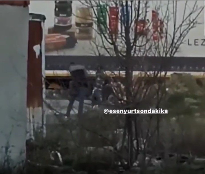 İstanbul Esenyurt'ta panik dolu anlar! Küçük çocuk havaya ateş açtı - Resim: 3