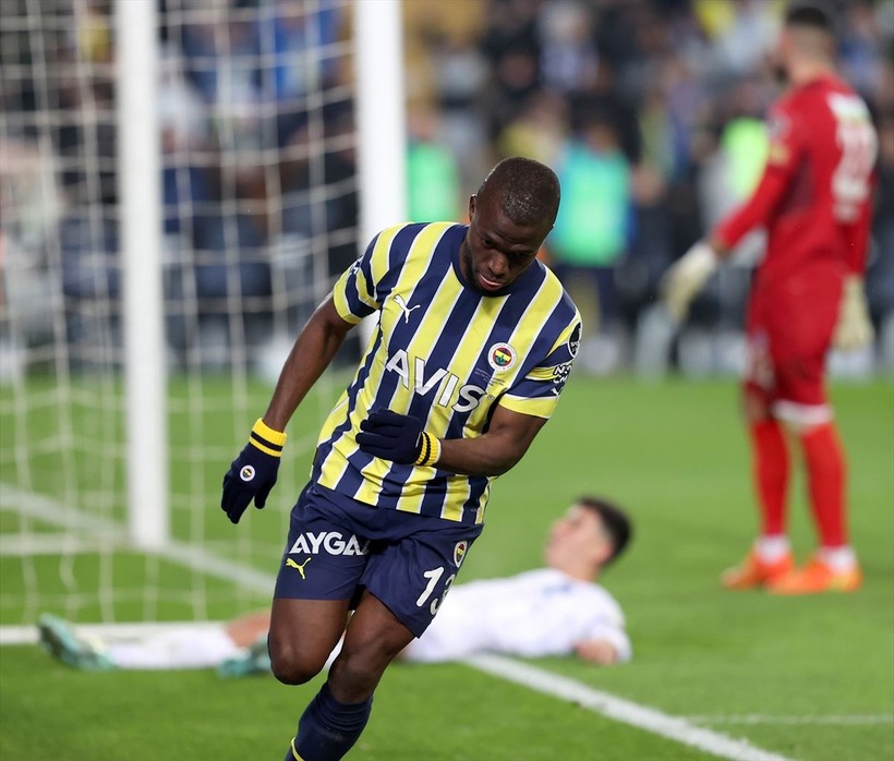 Fenerbahçe'de Enner Valencia Kasımpaşa maçında yıldızlaştı! "Maçtan önce eşimle 4 gol atamadığımı konuşmuştuk" - Resim: 2