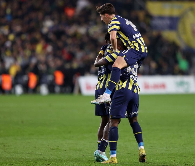 Fenerbahçe'de Enner Valencia Kasımpaşa maçında yıldızlaştı! "Maçtan önce eşimle 4 gol atamadığımı konuşmuştuk" - Resim: 7