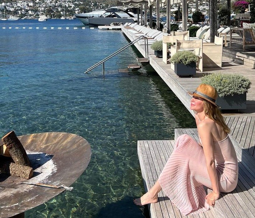 Ünlü isimler yaz aylarının gelmesiyle beraber deniz sezonunu açtı! İşte ünlülerin tatil pozları - Resim: 7