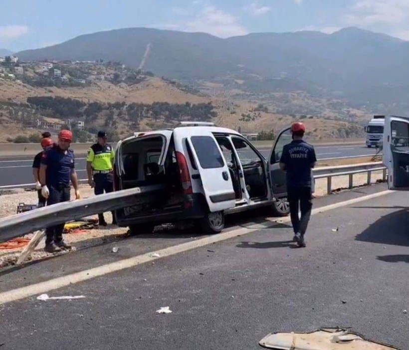 Osmaniye'de can kayıplı korkunç kaza! Bariyer motordan girdi bagajdan çıktı - Resim: 3