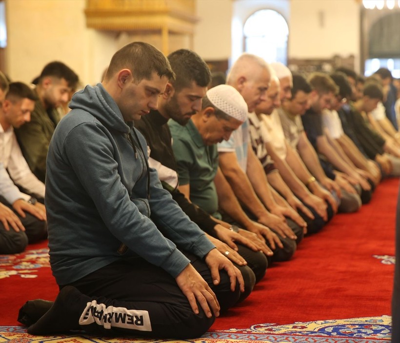 İslam aleminde bayram namazı coşkusu! Camiler doldu taştı - Resim: 72