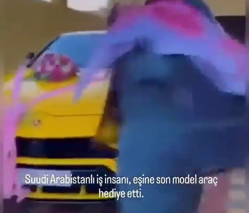 Bu görüntüler gündeme oturdu! Suudi Arabistanlı cüce iş insanı eşine lüks otomobil aldı! Hediyeyi göre kadın bakın ne yaptı! - Resim: 6