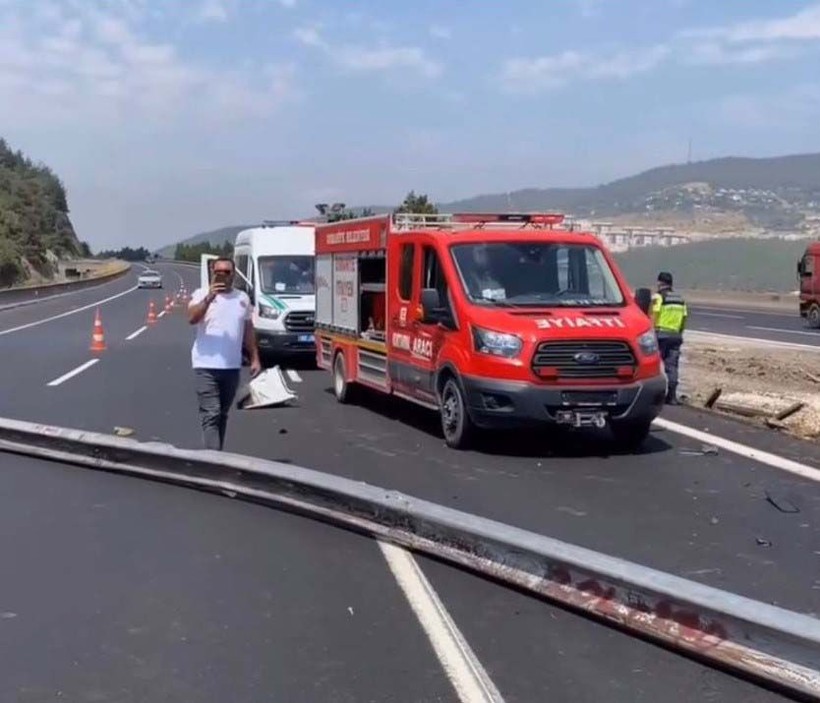 Osmaniye'de can kayıplı korkunç kaza! Bariyer motordan girdi bagajdan çıktı - Resim: 2