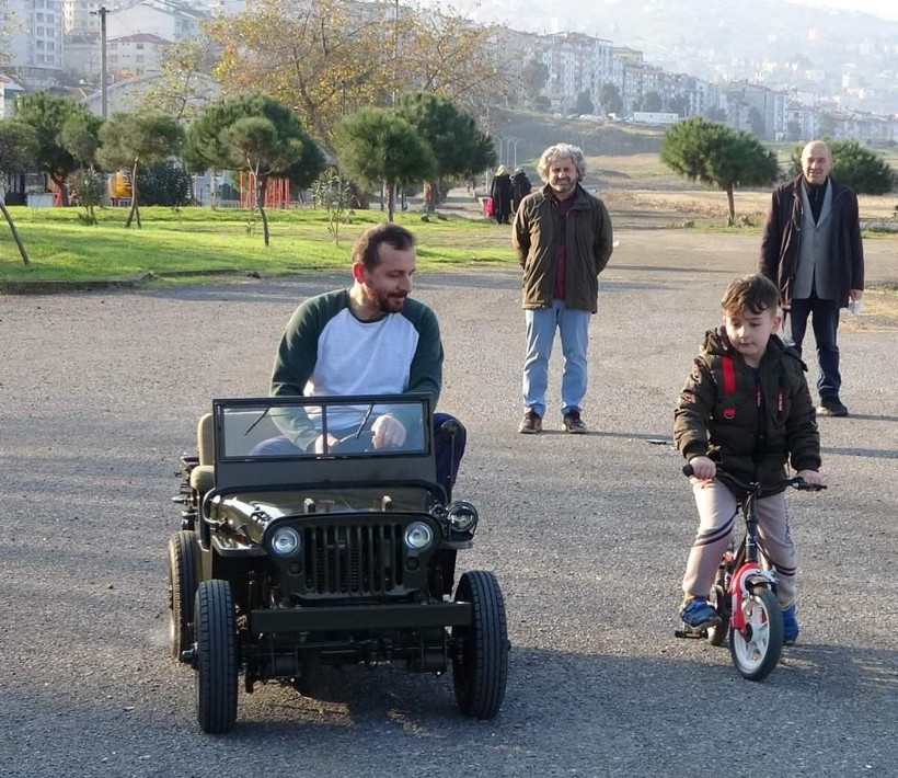 Gören bir daha bakıyor: 1942 model Willys cipin küçük ölçeklisini yaptı! Bakın kaç para istiyor - Resim: 7