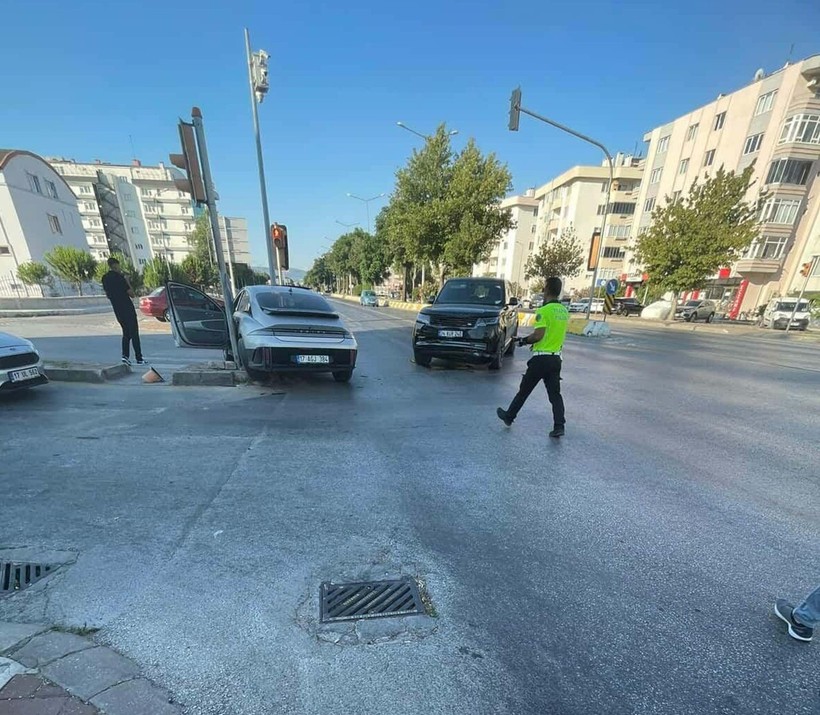 CHP İstanbul Milletvekili İlgezdi, Çanakkale'de trafik kazası geçirdi - Resim : 1