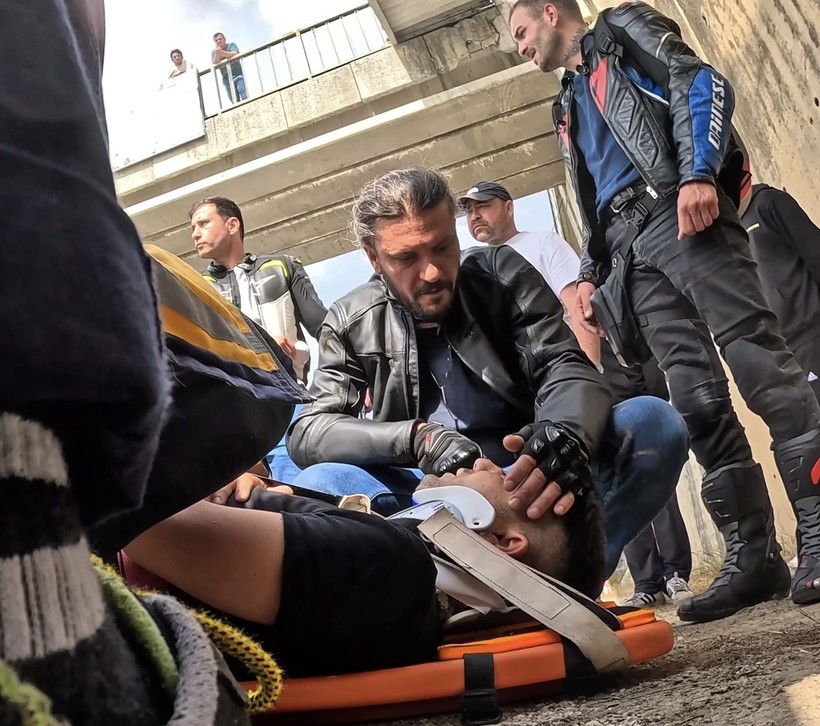 3 motosiklet ve otomobilin karıştığı kaza kask kamerasında - Resim: 7