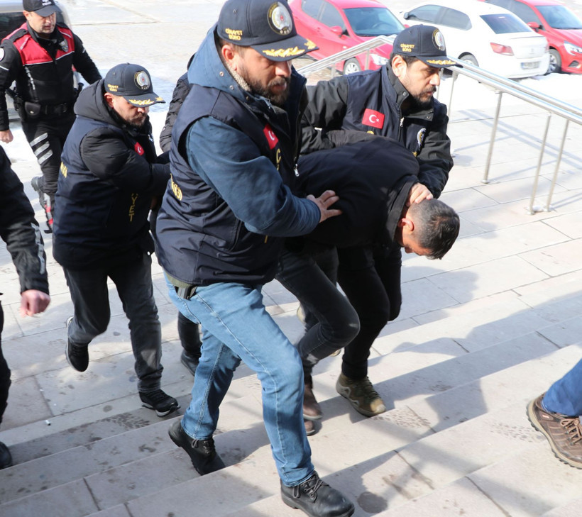 Van'da 10 yaşındaki Emir'in ölümüne sebep olan köpek tavuklara zarar veriyor diye sokağa bırakılmış! - Resim: 4
