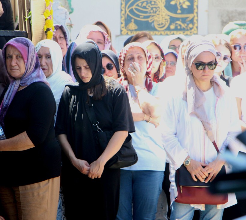 Edirne'de arkadaşının silahından çıkan kurşunla can veren Duru, son yolculuğuna uğurlandı - Resim: 8