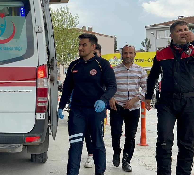 İnegöl'de çocukların kavgası ailelerin araya girmesiyle 50 kişinin taşlı sopalı kavgasına döndü: 10 kişi yaralandı - Resim: 2