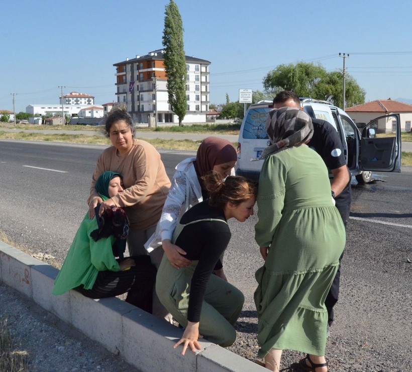 AYT sınavına giderken korkunç kaza: 1 ölü, 10 yaralı - Resim: 9