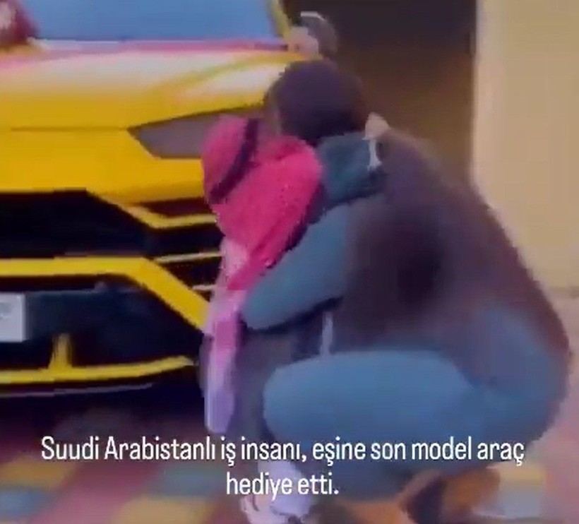Bu görüntüler gündeme oturdu! Suudi Arabistanlı cüce iş insanı eşine lüks otomobil aldı! Hediyeyi göre kadın bakın ne yaptı! - Resim: 9