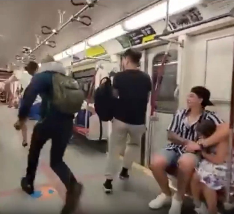 Metroda panik dolu anlar: Her yer kana bulandı - Resim : 2