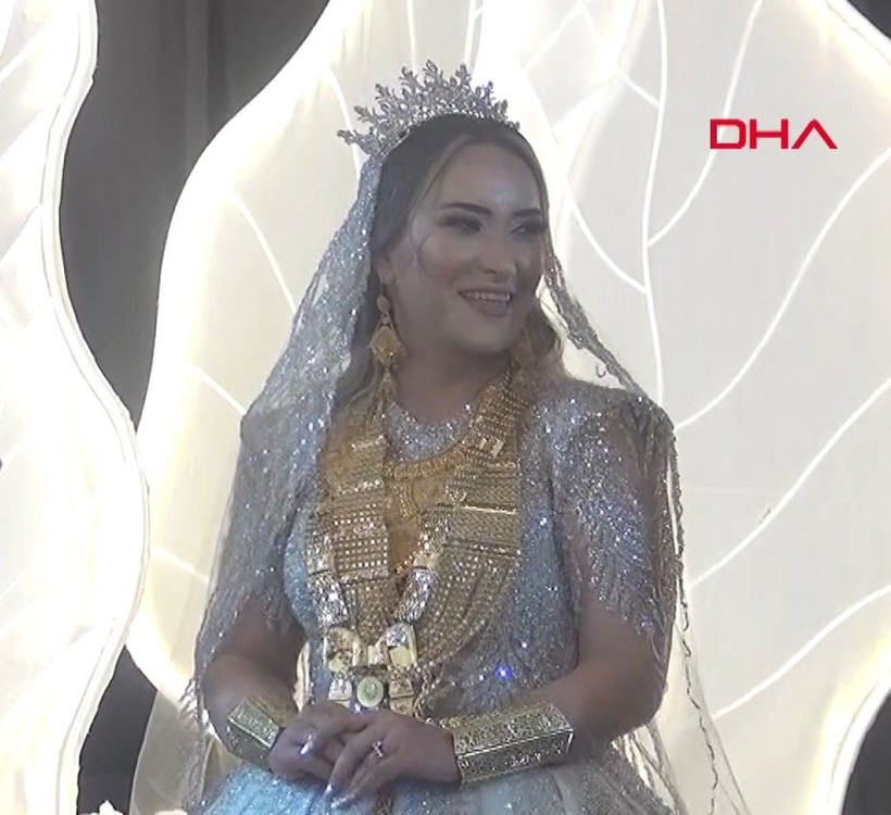 Bir aşiret düğünü klasiği! Geline 15 milyonluk altın takıldı, paralar başlarında uçuştu - Resim: 17
