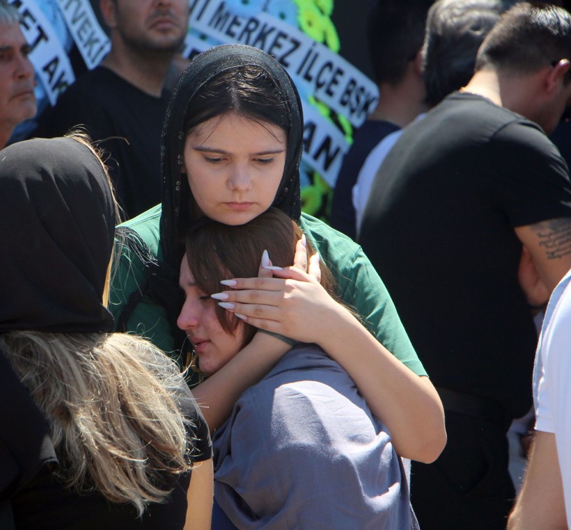 Edirne'de arkadaşının silahından çıkan kurşunla can veren Duru, son yolculuğuna uğurlandı - Resim: 7
