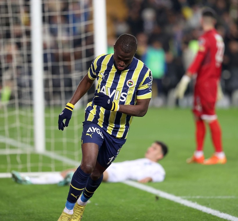 Fenerbahçe'de Enner Valencia Kasımpaşa maçında yıldızlaştı! "Maçtan önce eşimle 4 gol atamadığımı konuşmuştuk" - Resim: 3