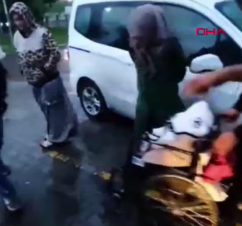Dilencilerden ödüllü oyuncuları aratmayan performans! Duygu sömürüsü kamerada - Resim: 2