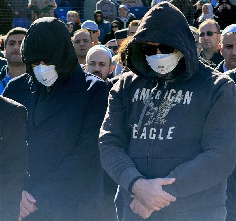 Gülen'in cenazesine katılanlar yüzlerini maske ve gözlükle gizledi - Resim: 6