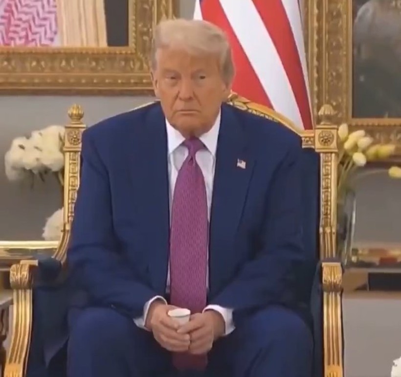 Trump, Suudi Arabistan’da kahve ikramını reddetti! Sosyal medyada gündem oldu - Resim : 2