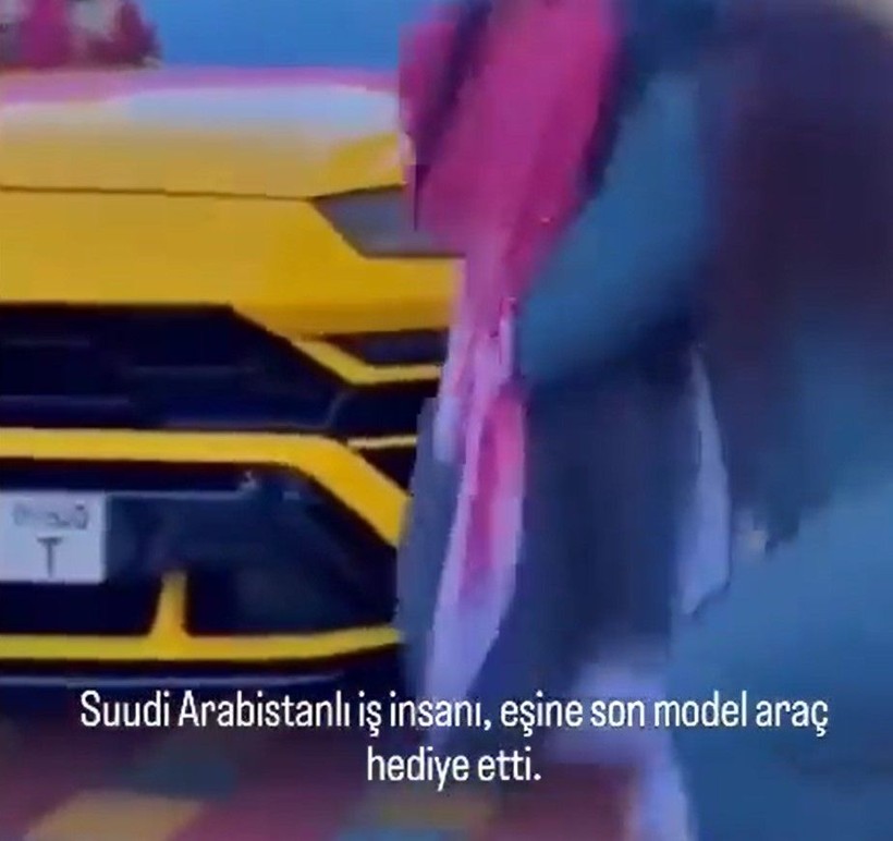 Bu görüntüler gündeme oturdu! Suudi Arabistanlı cüce iş insanı eşine lüks otomobil aldı! Hediyeyi göre kadın bakın ne yaptı! - Resim: 4
