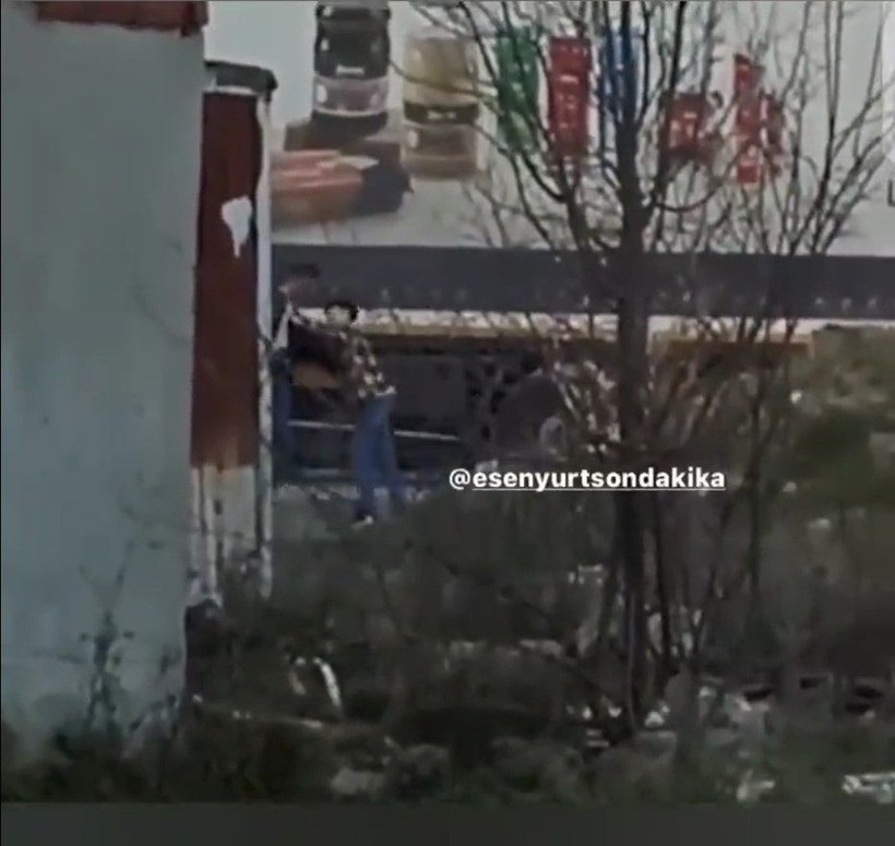 İstanbul Esenyurt'ta panik dolu anlar! Küçük çocuk havaya ateş açtı - Resim: 1
