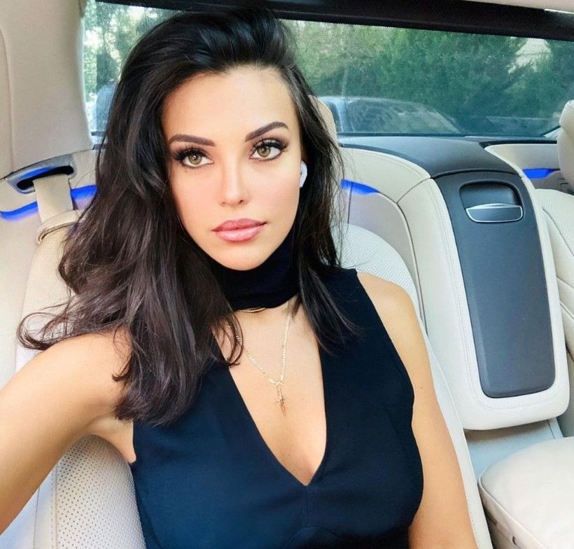 Tuvana Türkay'dan Yunanistan plajlarında bikiniyle oryantal şov! - Resim: 11