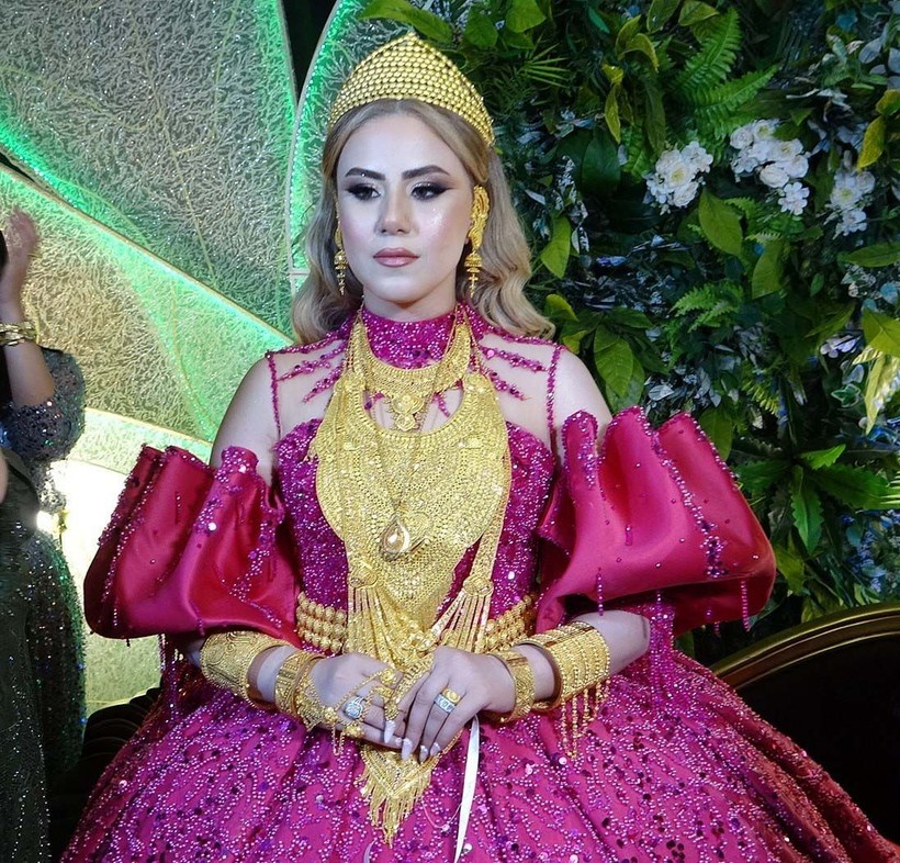 Bir aşiret düğünü klasiği! Geline 3 kilo altın, damada da 3 milyon lira takıldı - Resim: 9