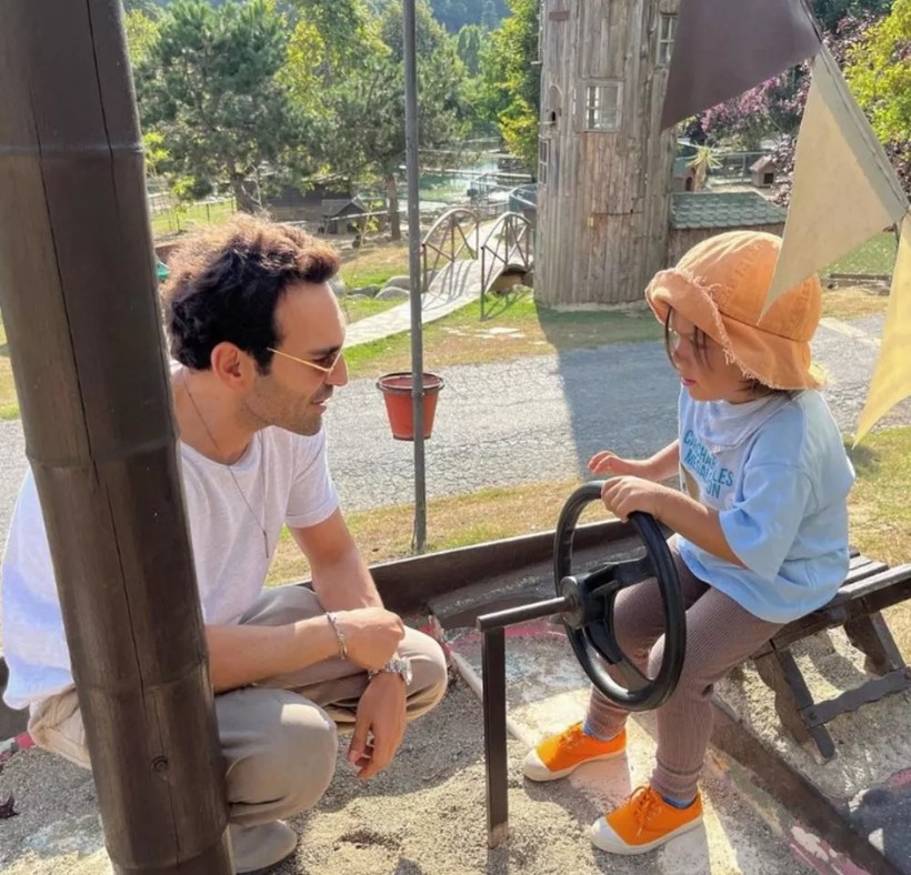 Ünlü oyuncu Buğra Gülsoy 2018 yılında Nilüfer Gürbüz ile evlenmişti! Çiftten üzen haber geldi... - Resim: 1