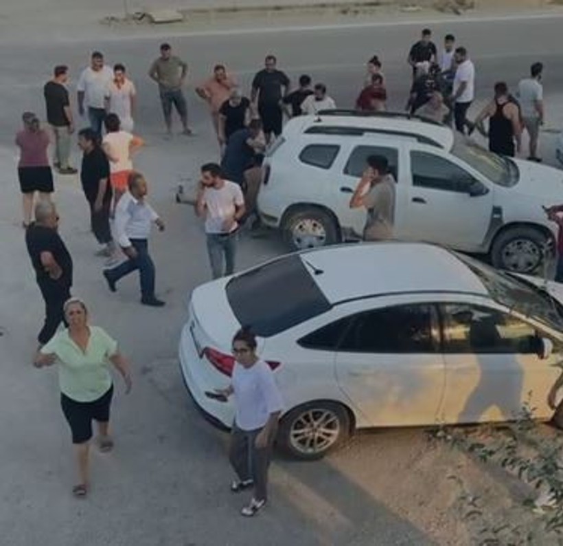 Kavgayı ayırmaya çalışanlara bıçaklı saldırı kamerada: 1 ölü, 3 yaralı - Resim : 1