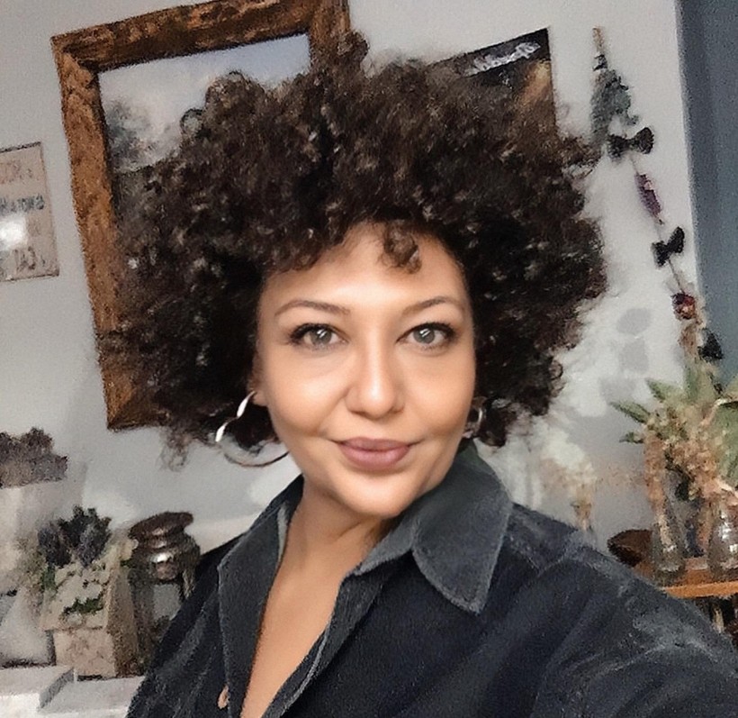 Nurgül Yeşilçay ablasıyla pozunu paylaştı! Takipçileri benzerliklerine şaştı kaldı... "Güzellik genetikmiş" - Resim: 15