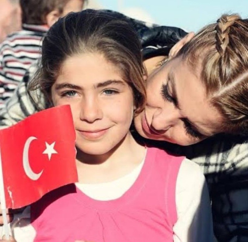 Hulusi Akar "20 bin Suriyeli ülkesine döndü" dedi, Gülben Ergen kayıtsız kalamadı: Kapılarımızı kapatalım - Resim: 1