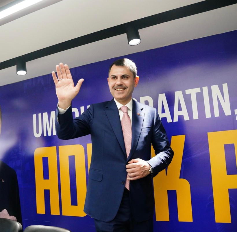Bakan Kurum, gençlerin çay davetine katıldı: “Sen bize Reis’in emanetisin” - Resim : 1
