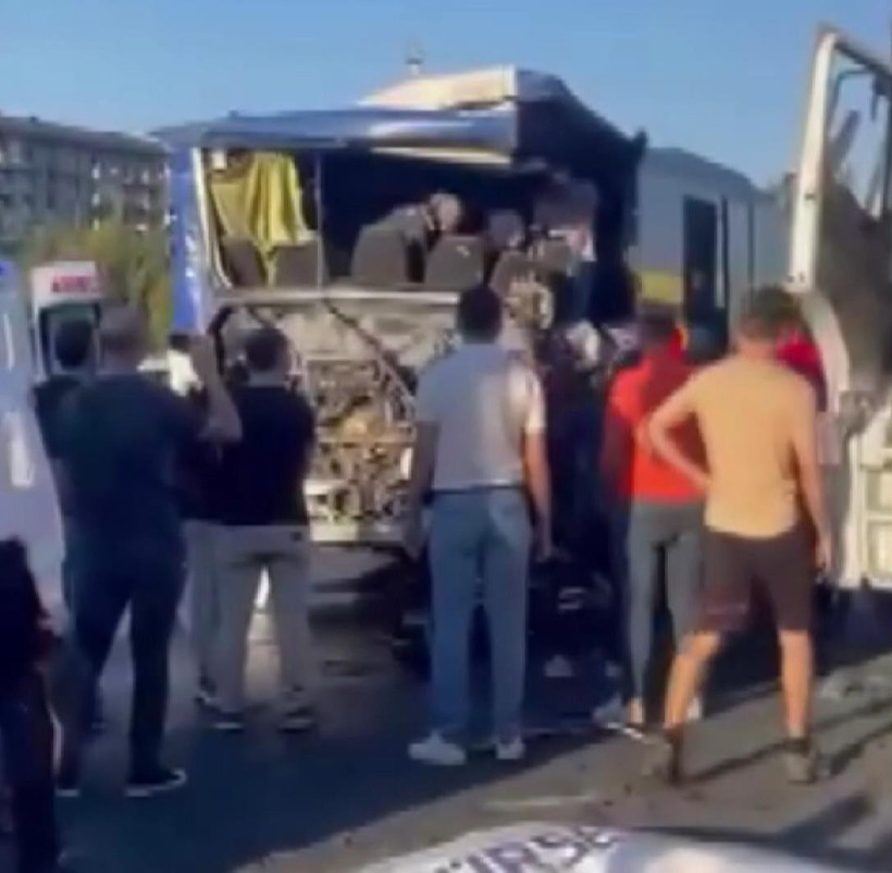 TEM'de 2 otobüs ve 1 kamyonun karıştığı zincirleme kaza: 1 ölü 21 yaralı - Resim : 3