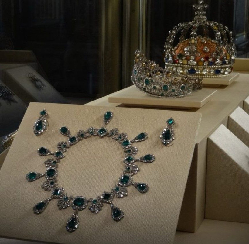 Louvre Müzesi'nden çalınan mücevherlerin değeri 88 milyon euro - Resim: 4