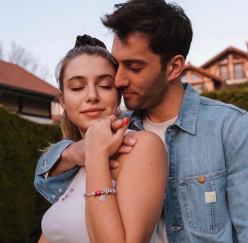 Hande Erçel ile bir süredir aşk yaşayan Hakan Sabancı resmen aileye girdi! Mutluluk pozlarını Gamze Erçel paylaştı - Resim: 6