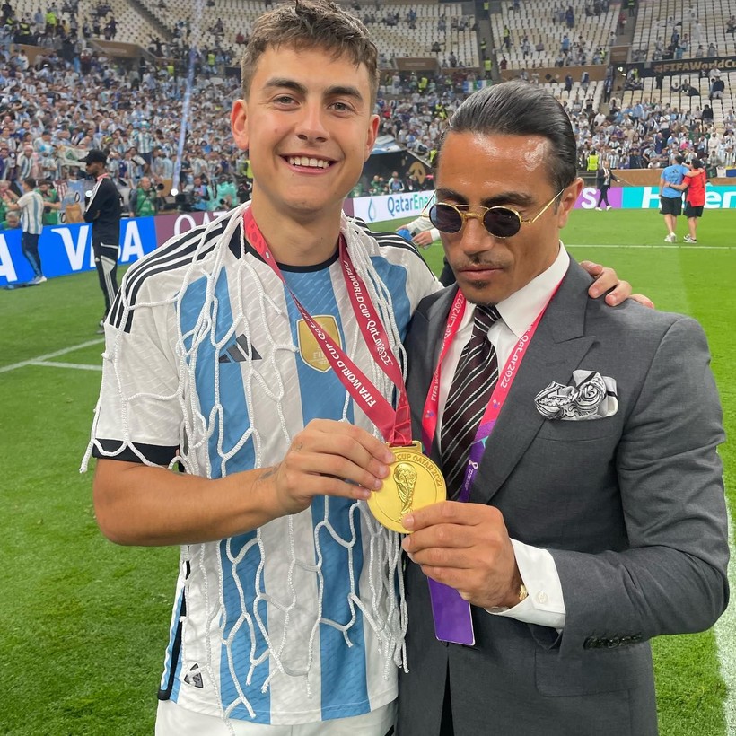Nusret, İngiliz basınının hedefinde! FIFA Başkanını satın aldığı iddia ediliyor - Resim: 4