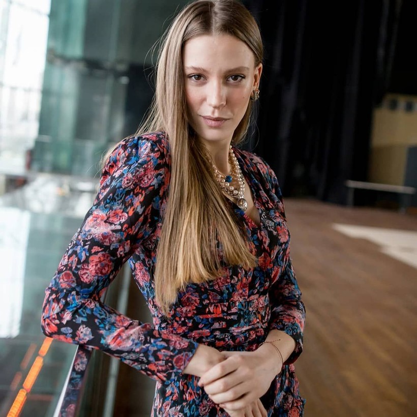 Show TV ekranlarında yayınlanacak olan başrollerini Serenay Sarıkaya ve Kıvanç Tatlıtuğ'un paylaştığı 'Aile' dizisinin ilk fragmanı yayınlandı - Resim: 5