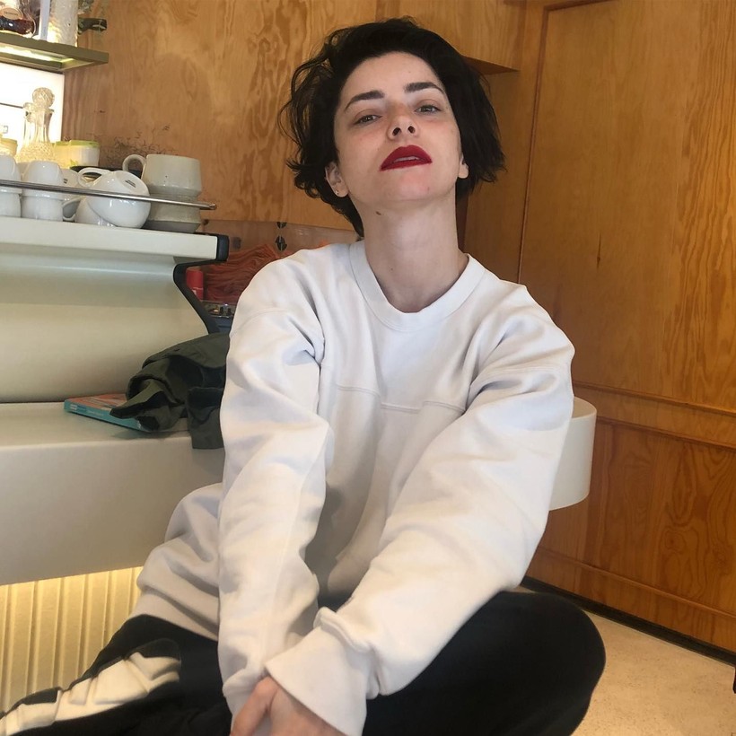 Merve Boluğur'dan tepki çeken deprem yorumu: Olacak olan şeyler oluyor, ölecek olan ölüyor - Resim: 1