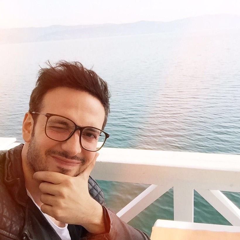 Oğuzhan Koç başrolünü oynadığı 'Özür Dilerim' filminin galası için makyaj yaptırdı! Fazla abartılınca sosyal medyanın diline düştü - Resim: 1
