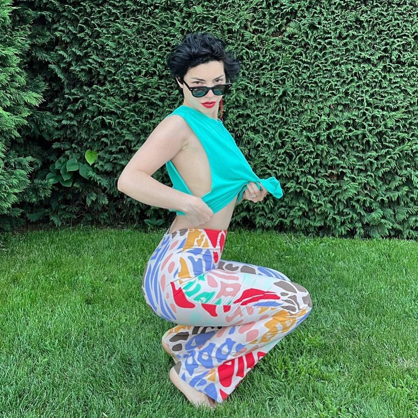 Merve Boğulur'dan anlamsız tesettür! Hem başını hem de sütyensiz göğüslerini kapattı - Resim: 5