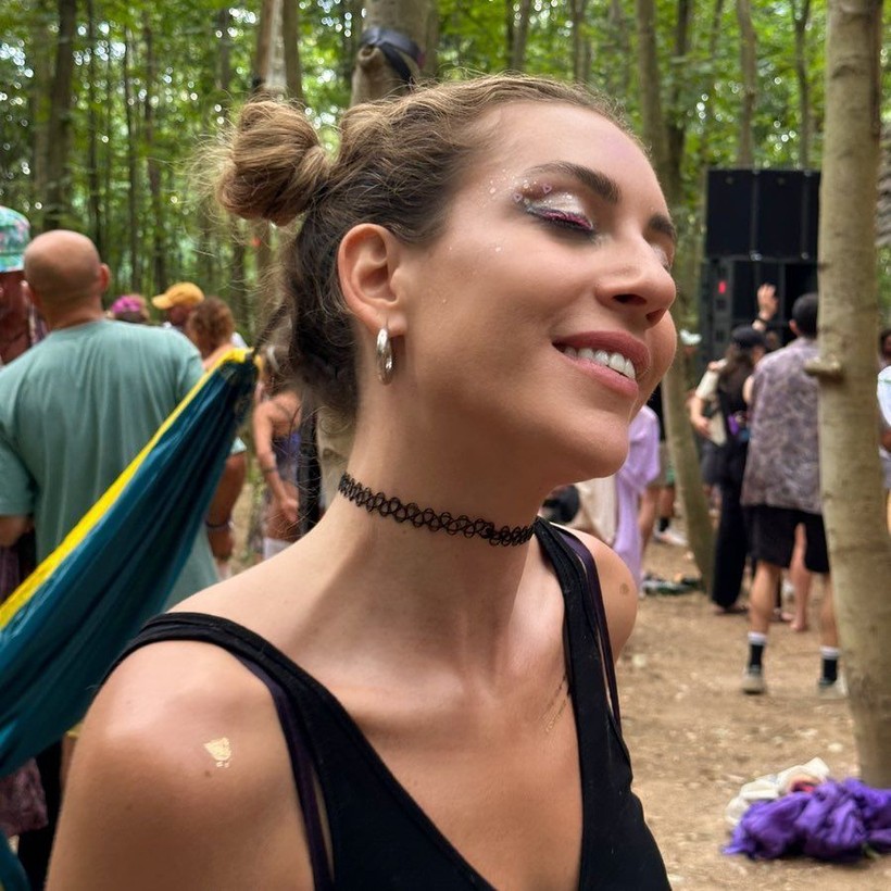 Kim der 2 çocuk annesi? Sinem Kobal minisiyle nefes kesen pozlar verdi - Resim: 6