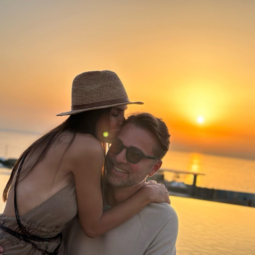 Oyuncu Engin Altan Düzyatan ve eşi Neslişah Alkoçlar Umre'ye giderek Mescid-i Nebevi'de dua etti - Resim: 3