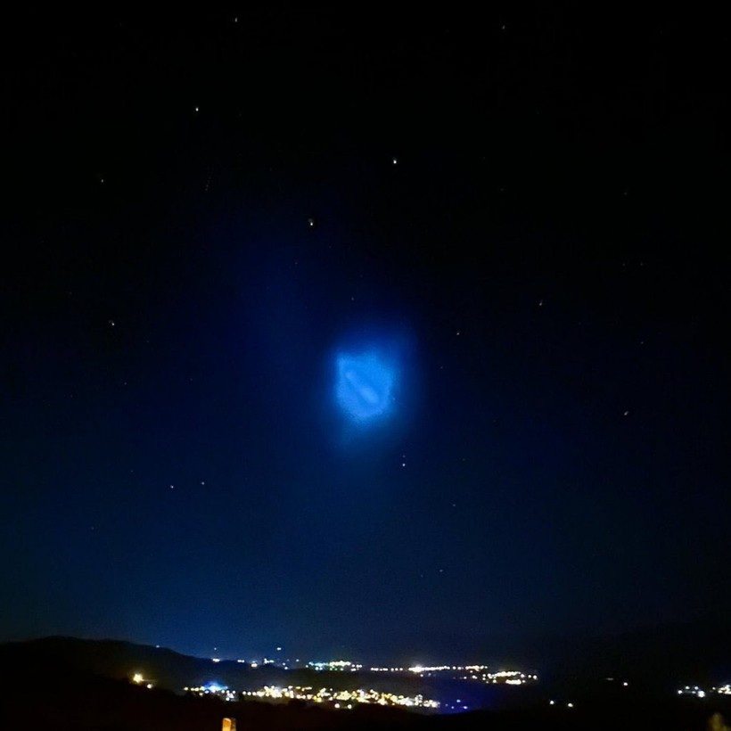 Kayseri ve birçok şehirde görülen mavi parlak cisim | Falcon 9 egzoz bulutu - Resim : 1
