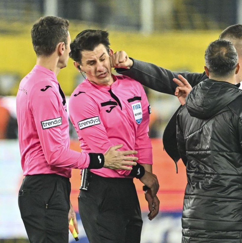 Hakem Umut Meler'e yumruklu saldırı | Teknik adam Emre Belözoğlu MKE Ankaragücü'nden istifa edecek mi? - Resim : 1