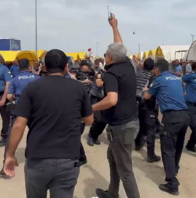 Kurban pazarında polislere taşlı sopalı saldırı! 12 besici adliyeye sevk edildi - Resim : 1